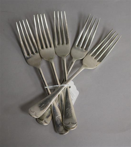 A set of five Edwardian silver Old English pattern table forks by Walker & Hall, 12 oz.